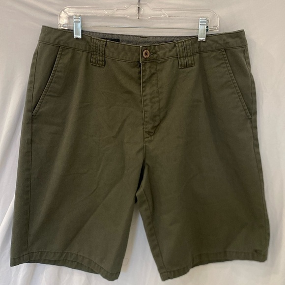 Mens Oneill 36 green Shorts Casual Surf Skater flat front relaxed fit - Picture 1 of 6